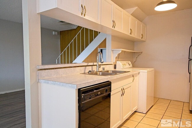 Building Photo - 693 Pine Meadows Dr