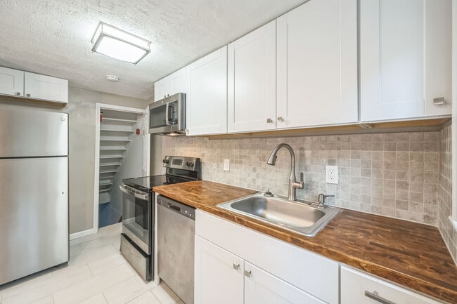 Building Photo - 144 Sunrise Dr