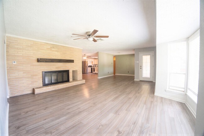Building Photo - 4904 Meadowlark St