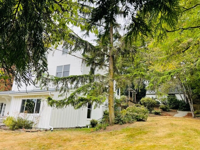 Foto del edificio - This MAGICAL Bainbridge Island farm is now...