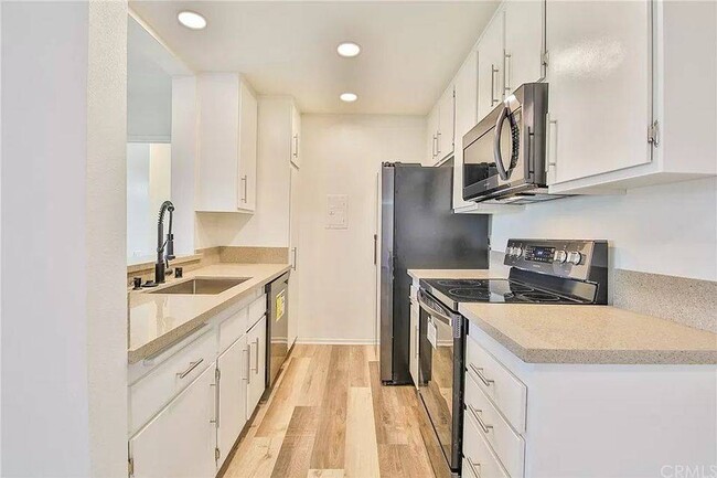 Kitchen1 - 5460 White Oak Ave