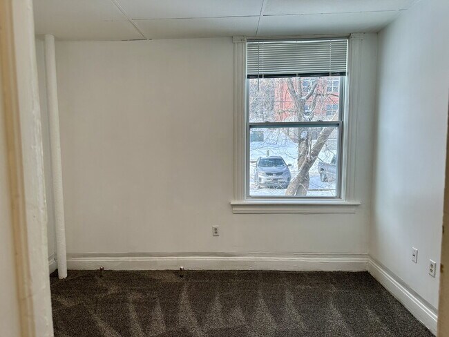 Foto del edificio - "Charming Studio Retreat on East 3rd Street – Your Cozy Duluth Escape!"