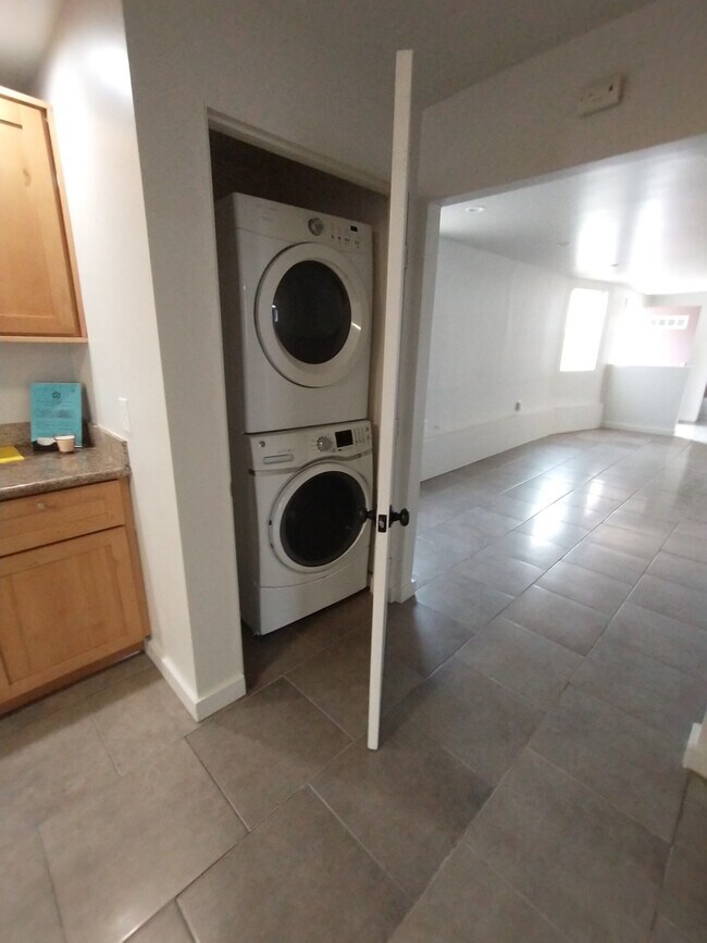 Foto del edificio - 1037 Peralta St