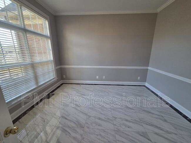 Foto del edificio - 315 Shadow Creek Dr