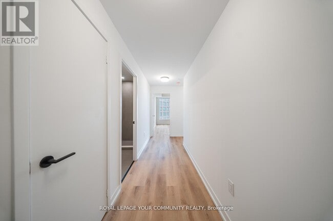 Building Photo - 5 York Garden Wy