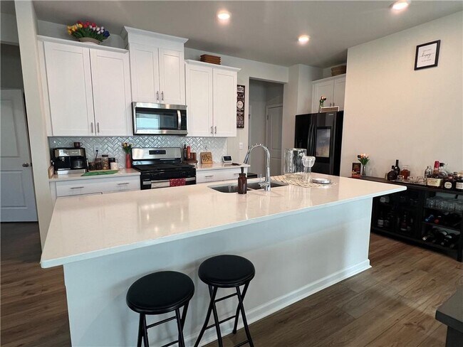 Foto del edificio - 242 Wells Cir