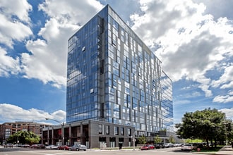 Building Photo - Xavier