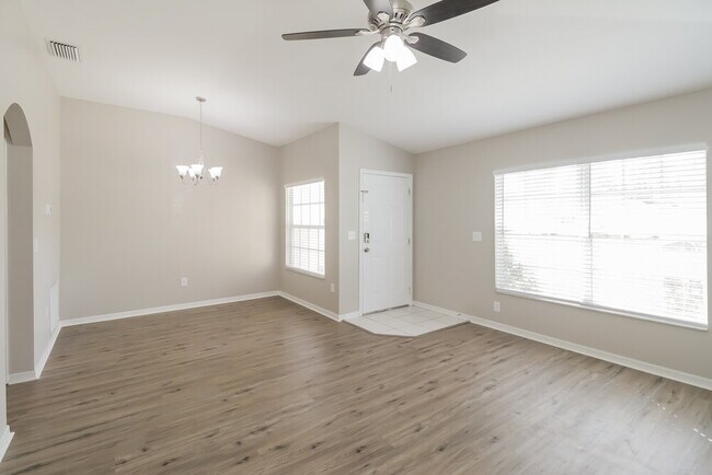 Foto del edificio - 30511 Midtown Ct
