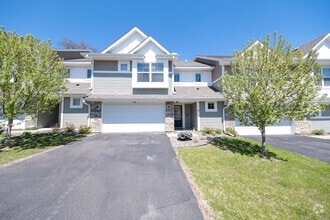 Building Photo - 5888 Royalton Rd NE