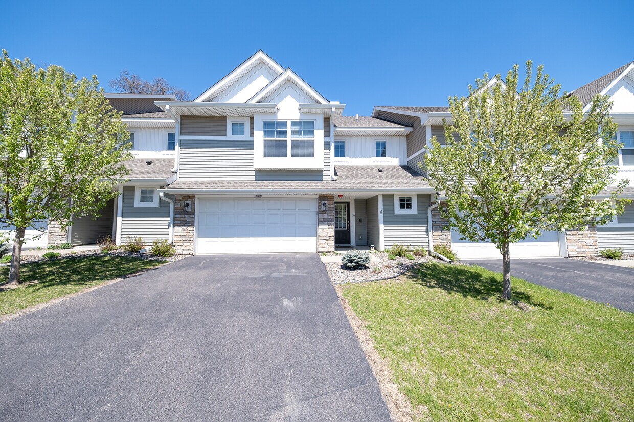 Foto principal - 5888 Royalton Rd NE