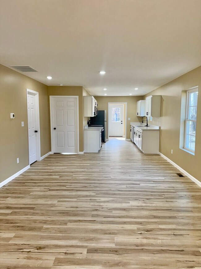 Foto del edificio - Just Built & Move-In Ready - Stunning New 3 Bedroom, 2 Bath Home!