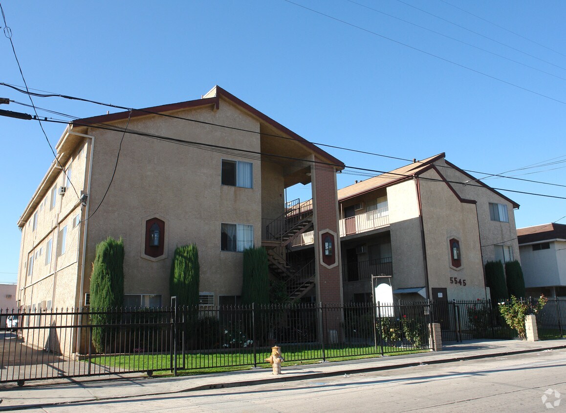 Foto del edificio - 5541-5545 Klump Ave