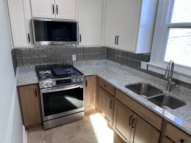 Building Photo - 916 Magnolia St