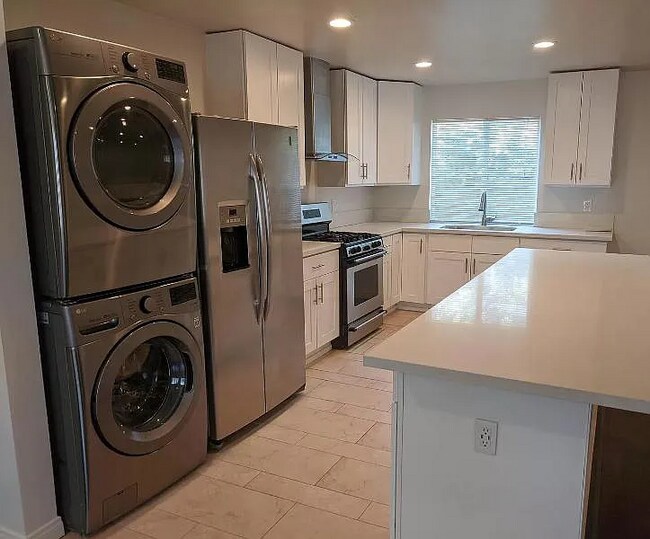 Foto del edificio - 5178 Almont St