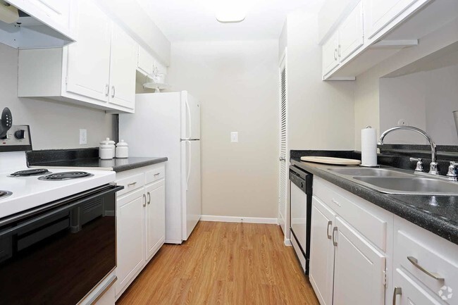 Kitchen - Brittany Place Apartments