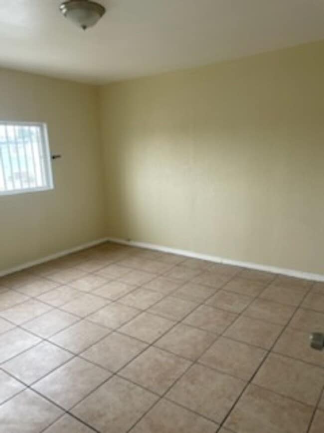 75th Street, Los Angeles CA 90001 - 75th Street, Los Angeles CA 90001 Apartment