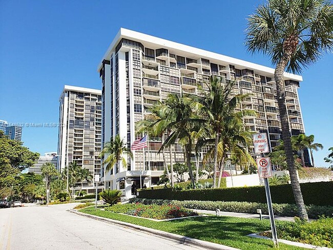 Foto del edificio - 1865 Brickell Ave