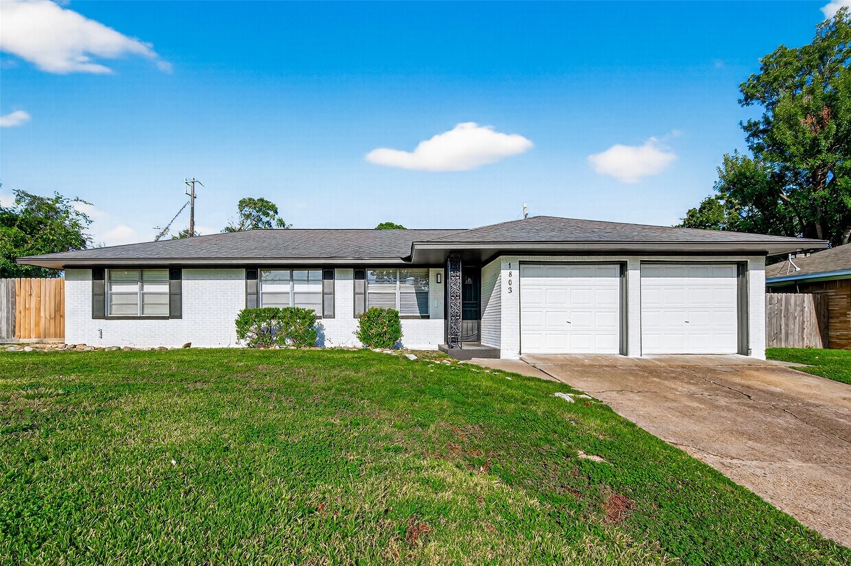 Foto principal - 1803 Foxwood Rd
