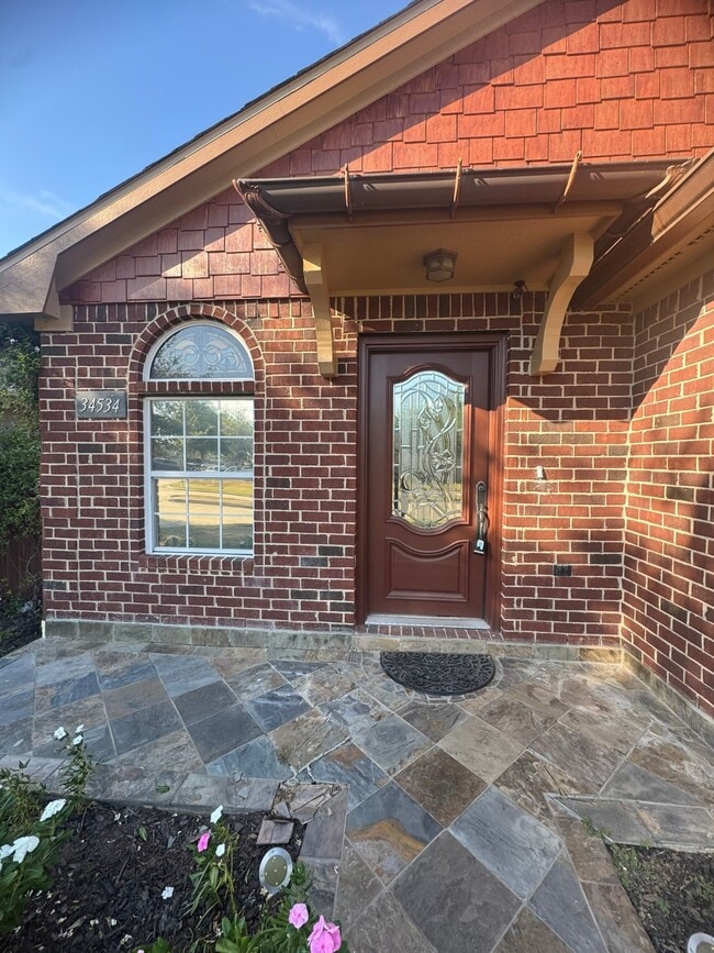 Building Photo - 34534 Lake Side Dr