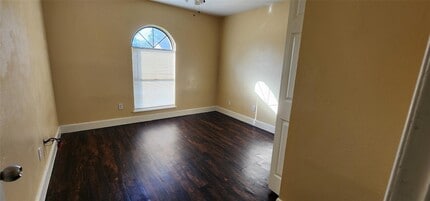 Building Photo - 510 Stonewall Dr