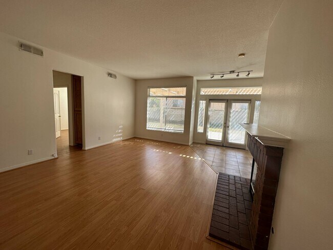 Building Photo - 549 Timberwood Ave