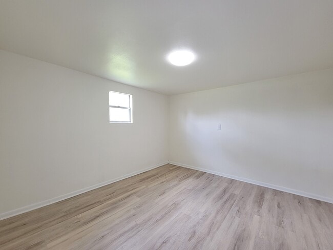 Foto del edificio - 725 Cahill Rd