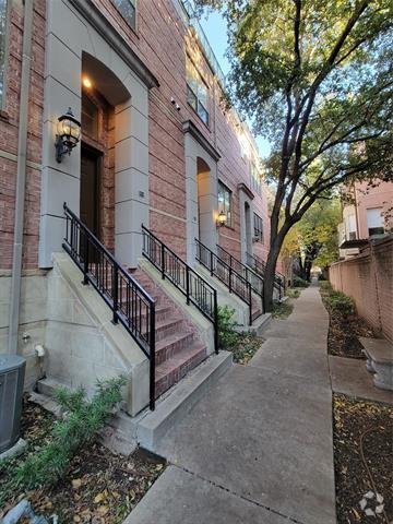 Building Photo - 1500 Pecos St