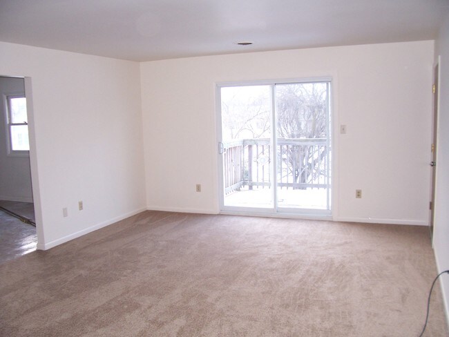 Building Photo - 505 E Elmwood Ave