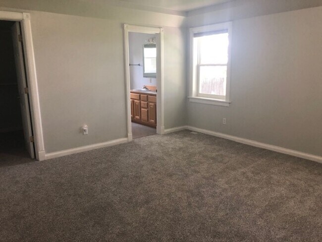Building Photo - Single Family Home for Rent in Bozeman!