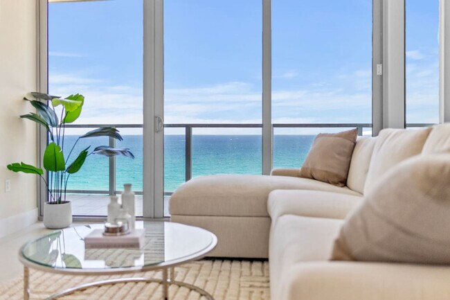 Foto del edificio - 3100 N Ocean Dr
