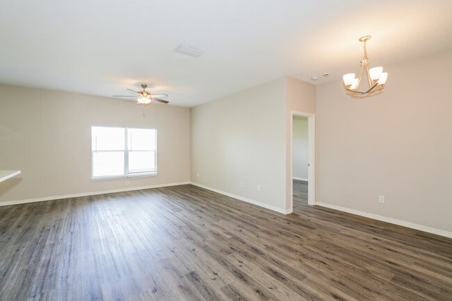 Building Photo - 748 Star Pointe Dr