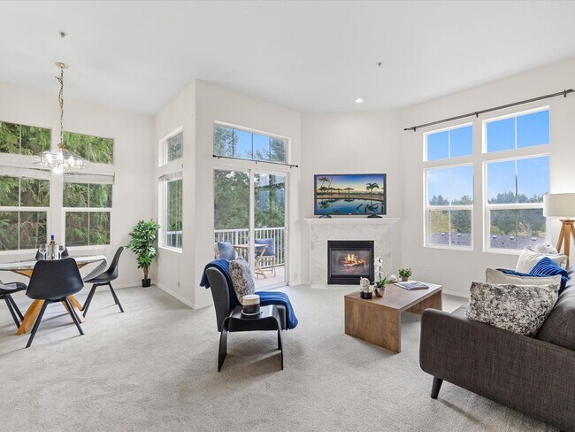 Building Photo - Available Now - 2 Bed/2 Bath End Unit Townhouse with Garage - Issaquah