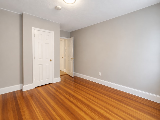 Interior Photo - 256 Washington