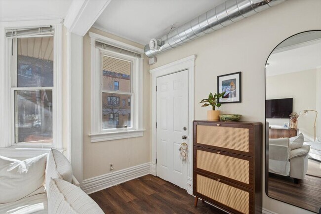 Foto del edificio - 2144 W Montrose Ave