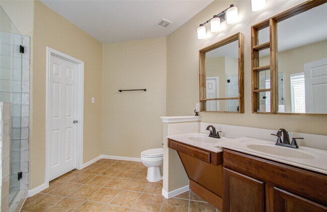 Foto del edificio - 17607 Memorial Falls Dr