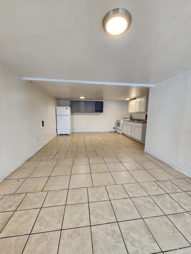 Building Photo - B-Cozy Villa Apartments