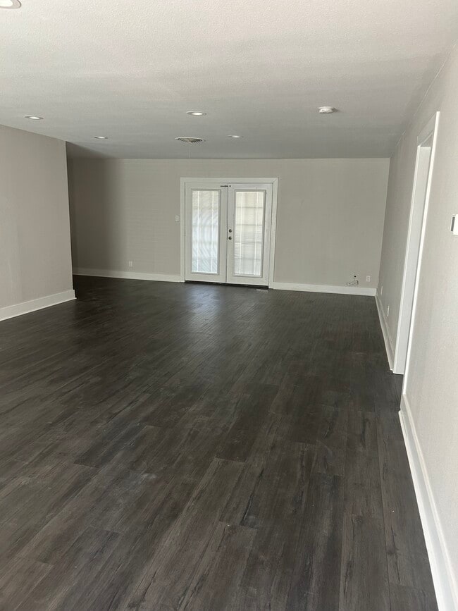 Building Photo - 1808 Belford Dr