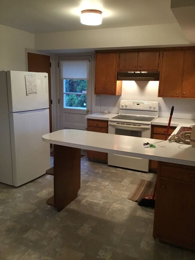 Building Photo - 3 br, 1 bath House - 317 NOLT AVENUE