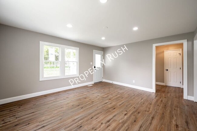 Building Photo - 45 Circle Dr