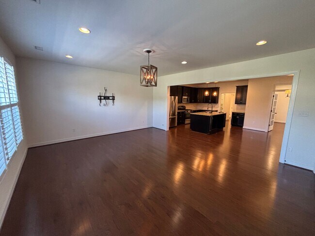 Foto del edificio - 4816 Village Walk