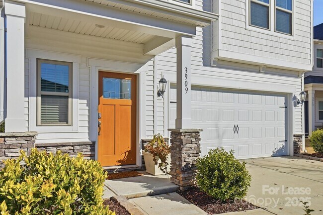 Foto del edificio - 3909 Woodland View Dr