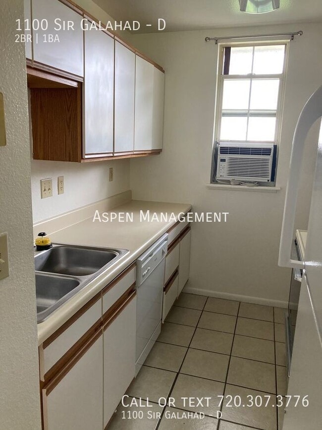 Photo - 1100 Sir Galahad Dr Apartment