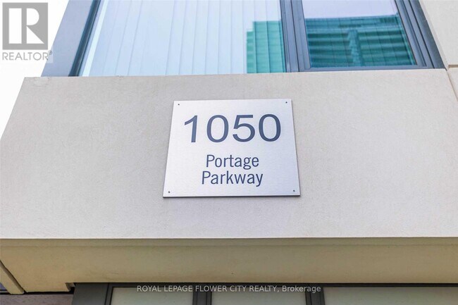 Photo du bâtiment - 1050-1050 Portage Pkwy
