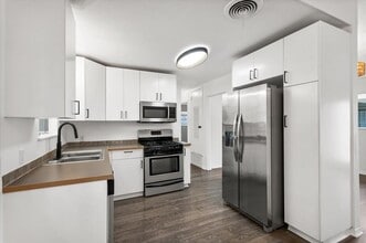 Building Photo - 1717 Bluebonnet Ln