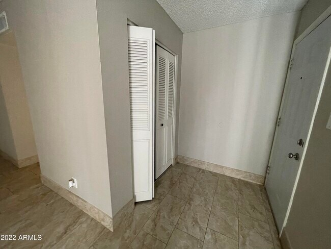 Building Photo - 4625 Thomas Rd