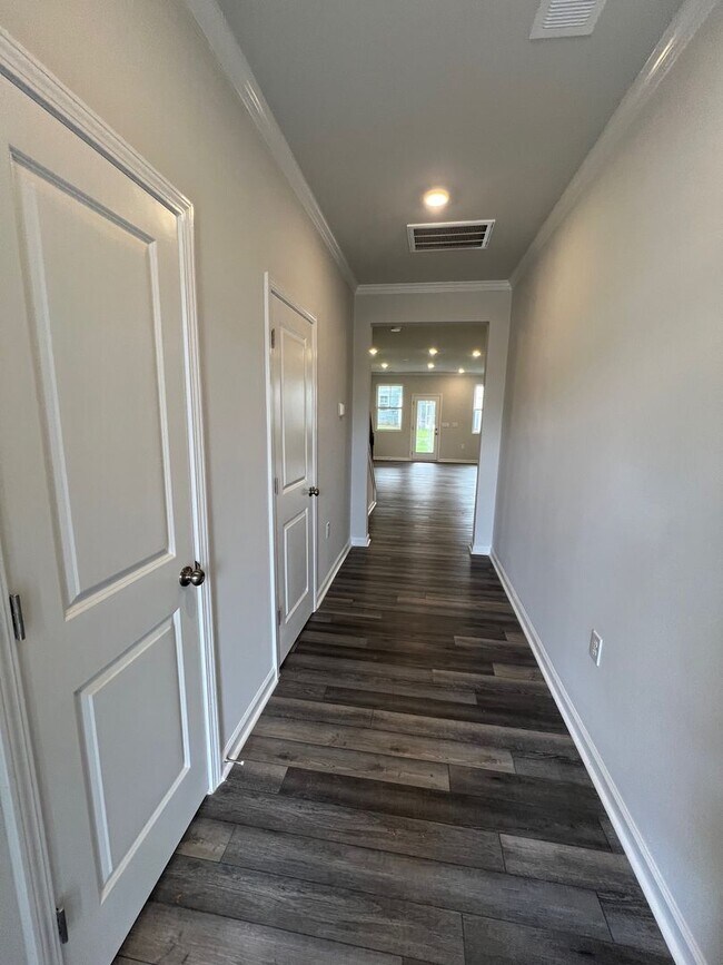 Foto del edificio - 5821 Woodlawn Dr