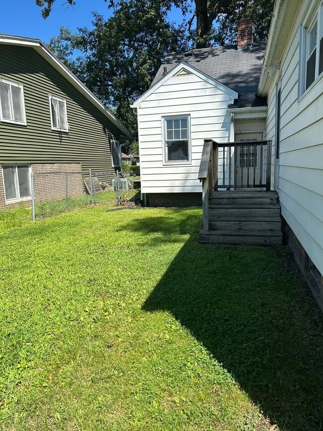 Building Photo - Updated 3-Bedroom Home
