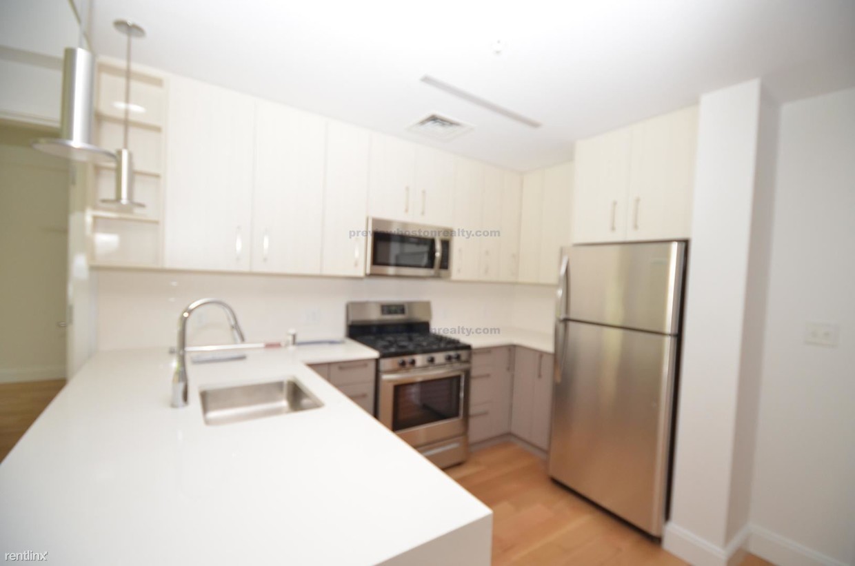 Primary Photo - 150 Camden St