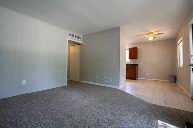 Foto del edificio - Warren 3 bedroom ranch