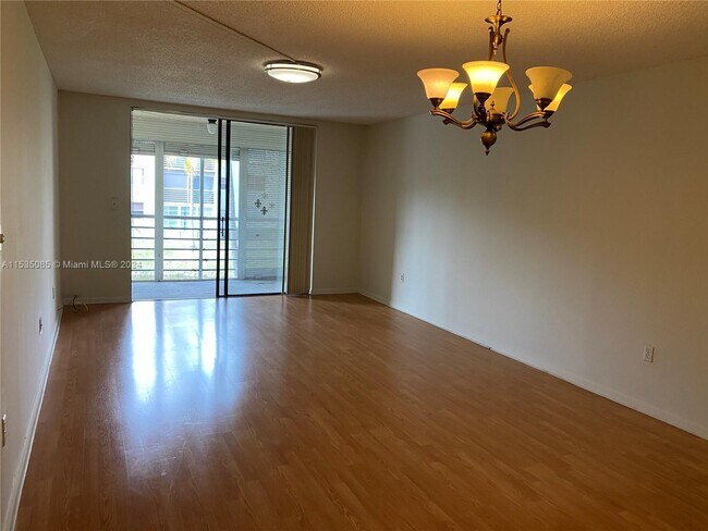 Building Photo - 1820 N Lauderdale Ave